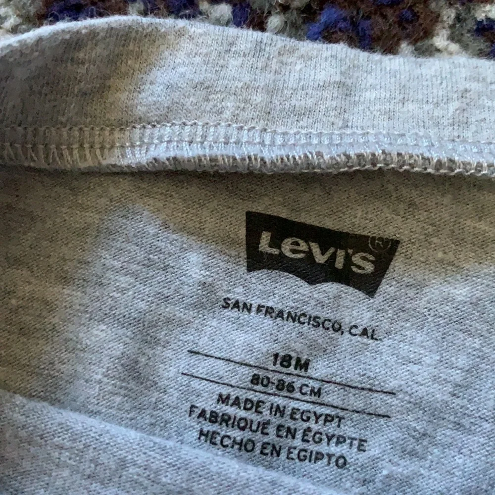 Levi’s tee & Gap Denim wide leg culotte jeans
